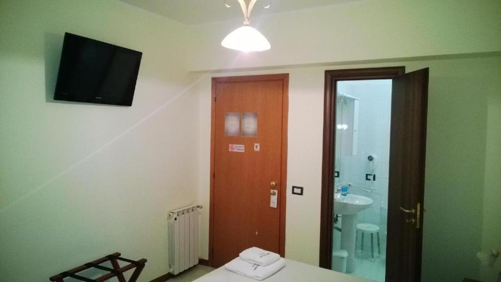 Bed and Breakfast Bb Dante Messina Exterior foto